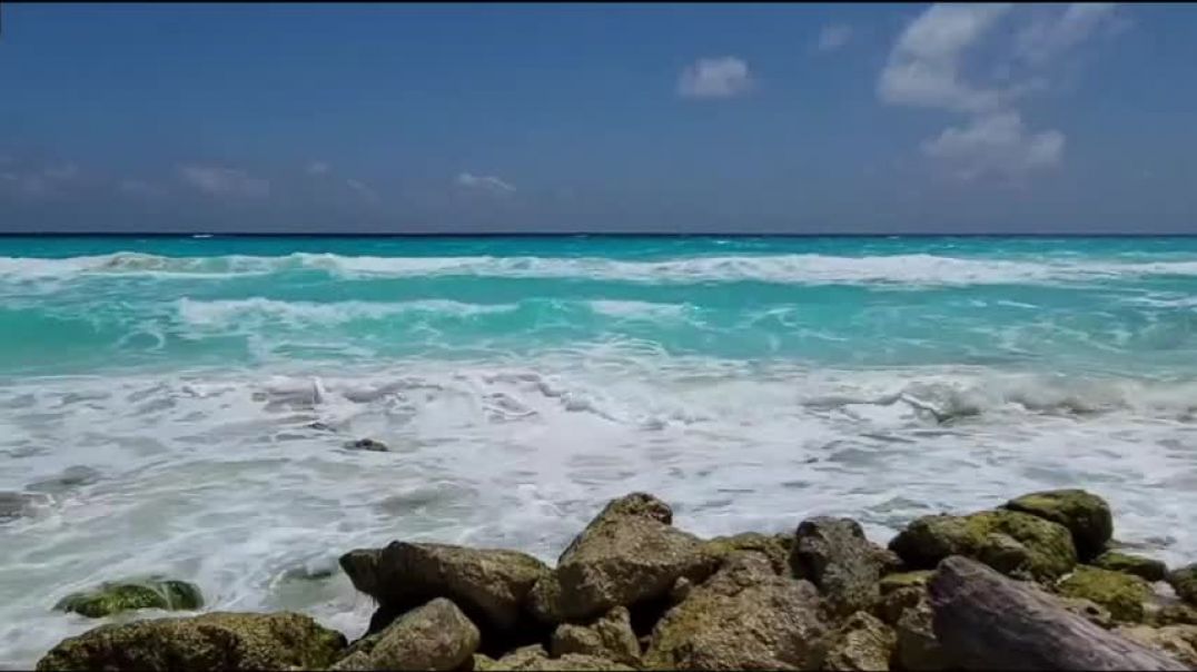 ⁣Relaxing Sights and Sounds of Ocean Waves in the Caribbean Sea Cancun Mexico Spring Break 2021