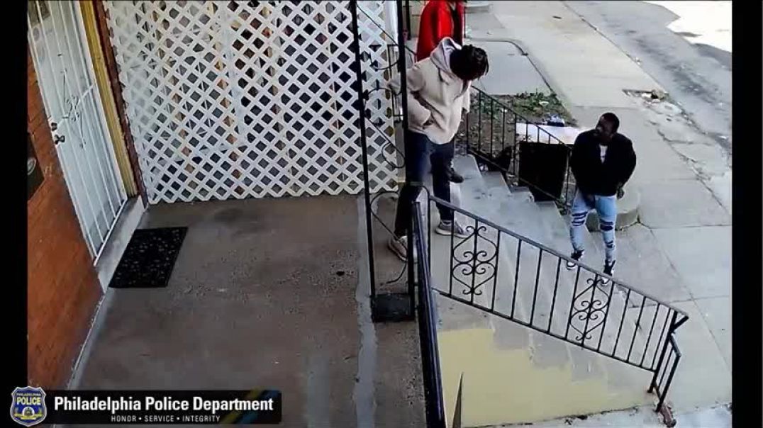 ⁣WATCH Argument leads to broad daylight shootout on Philadelphia street