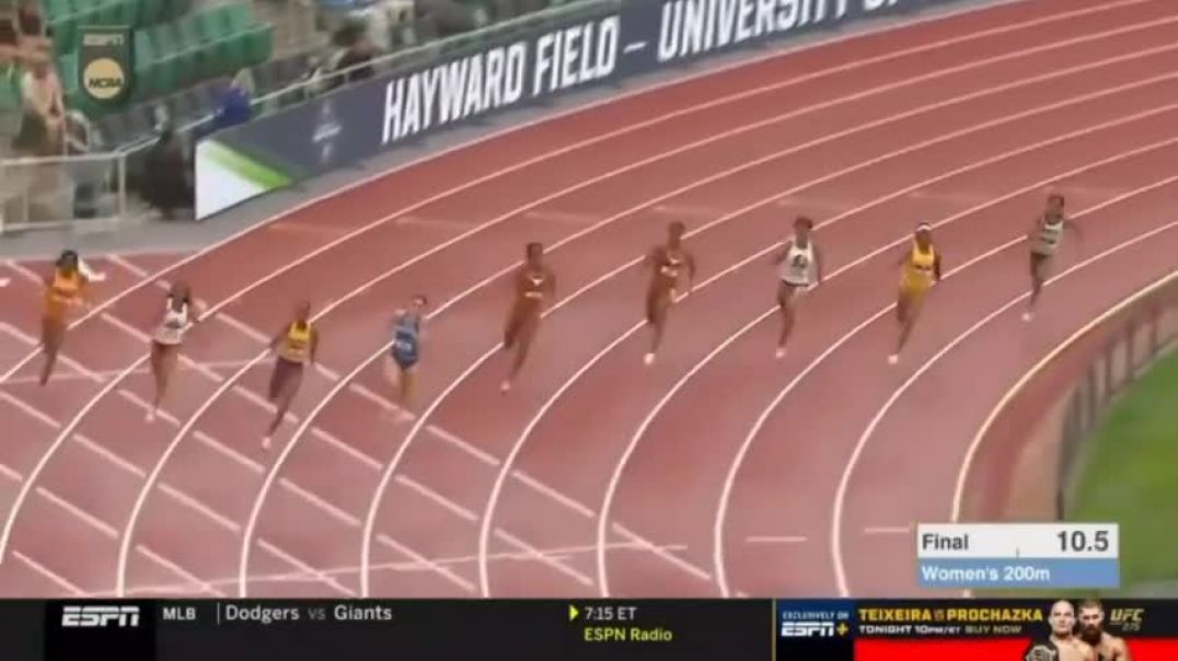 Abby Steiner of UK sets Collegiate 200 meter Record (2️⃣1️⃣.8️⃣0️⃣) then Blazes 3rd Leg of 4x400