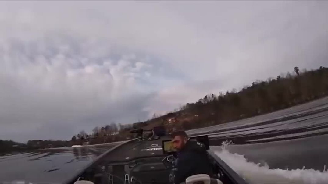 IDIOTS DRIVING BOATS CAUGHT ON CAMERA