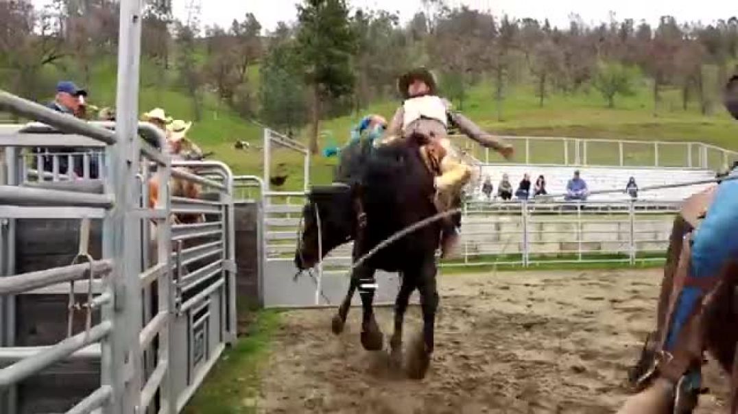 ⁣Epic Bronc Riding Practice - 3-24-19   Veater Ranch