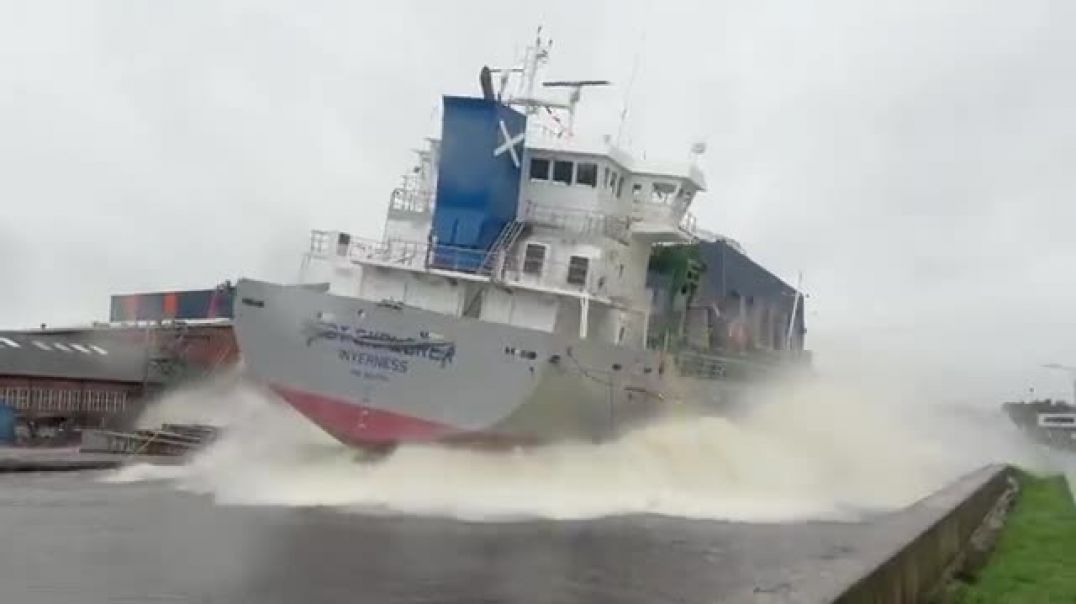 Ship Launch   10 Awesome Waves, FAILS and CLOSE CALLS