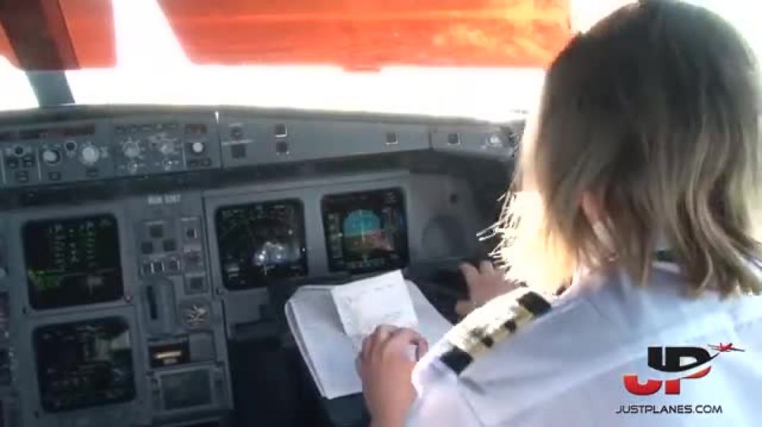 Landing AER LINGUS A330 with MAXIMUM CROSSWIND   Cockpit Views