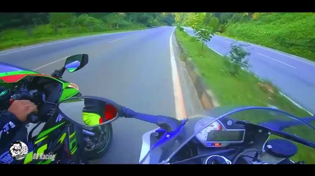 ⁣When your b4lls go up to your neck! - Scary sportbike moments #1