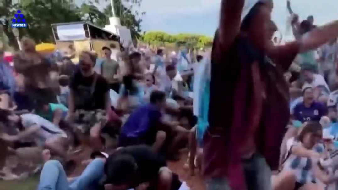 ⁣Crazy Argentina Fans Celebrate Wildly after win Against Netherlands #argentina #messi  #worldcup