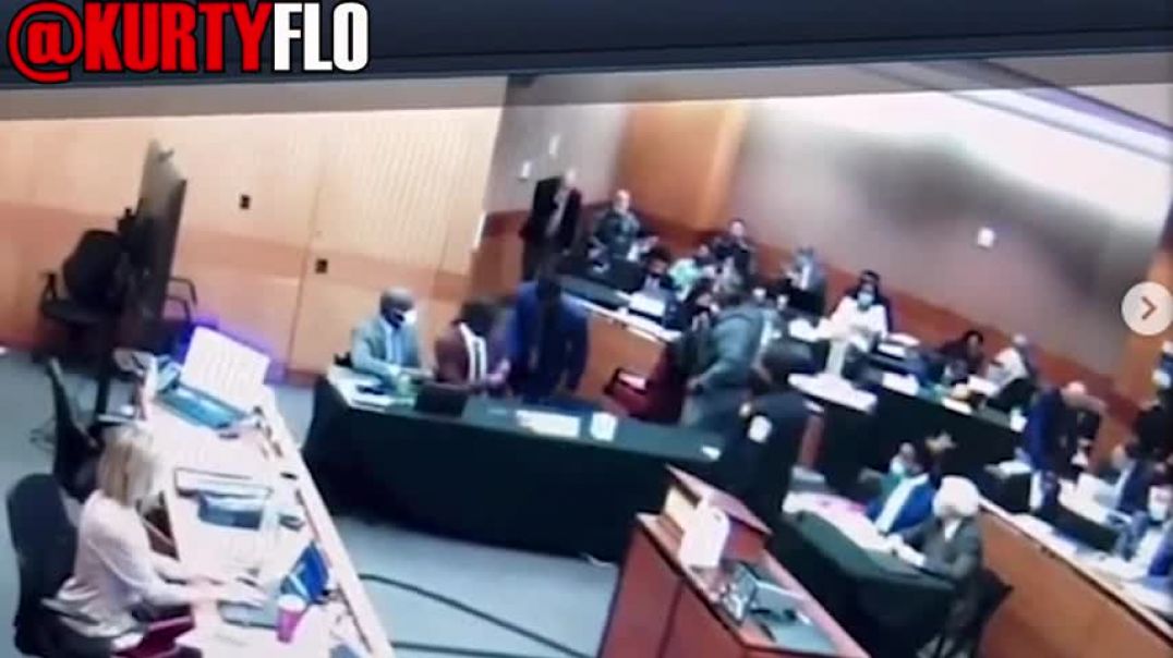 ⁣Young Thug CAUGHT IN COURTROOM Drug Passing With Co-Defendant Kahlieff Adams YSL RICO Case Update