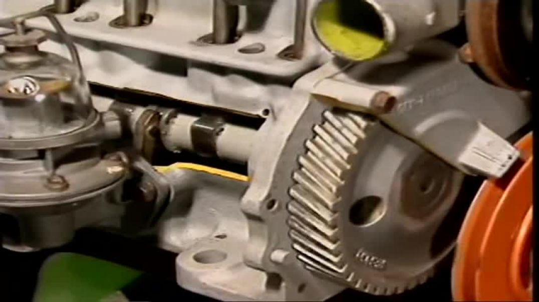 ⁣How an Engine Works Camshafts and Drives  (6)