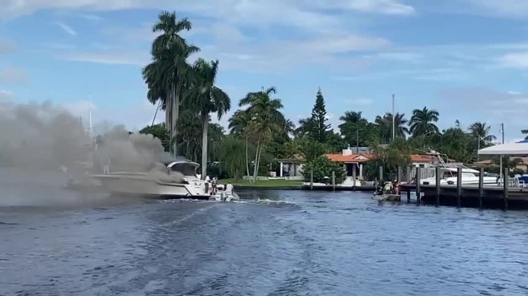 ⁣Small boat fire with 21 people on board, Fort Lauderdale, FL - October 15, 2020