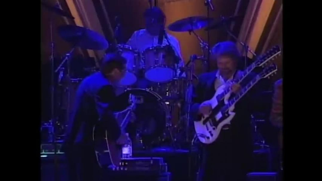 ⁣Eagles perform "Hotel California" at the 1998 Rock & Roll Hall of Fame Induction