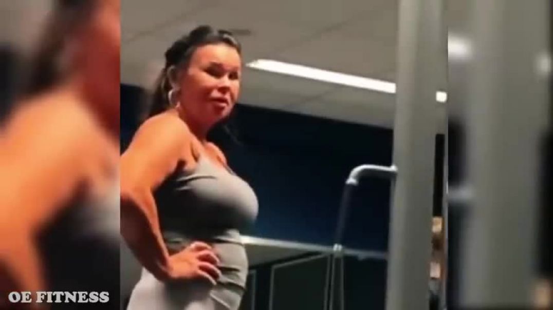 ⁣Woman Can't Stop Staring At Guy In The Gym