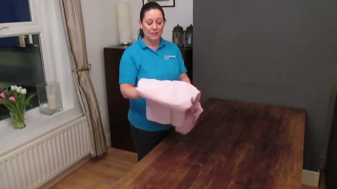 ⁣How to Fold A Fitted Sheet
