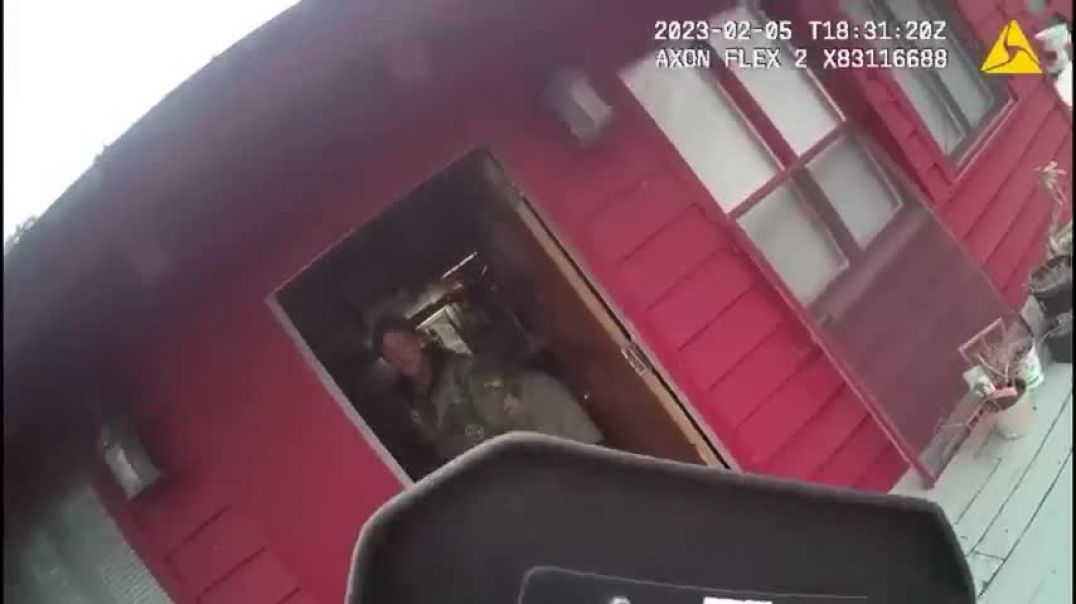 ⁣Body camera video shows Volusia deputy shoot at man charging with knives