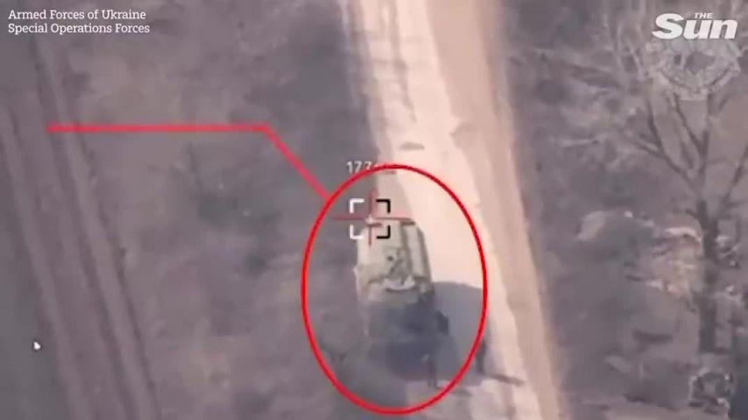 ⁣Ukrainian forces blow up Russian artillery locating radar system