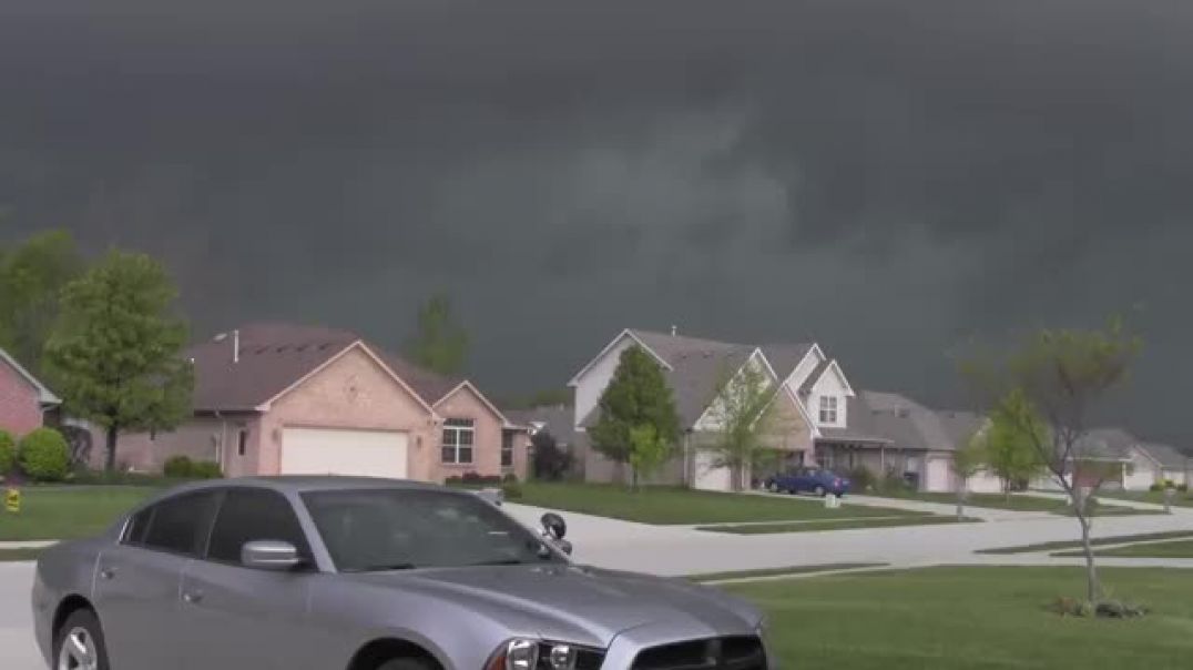 ⁣Severe Thunderstorm - May 1, 2012