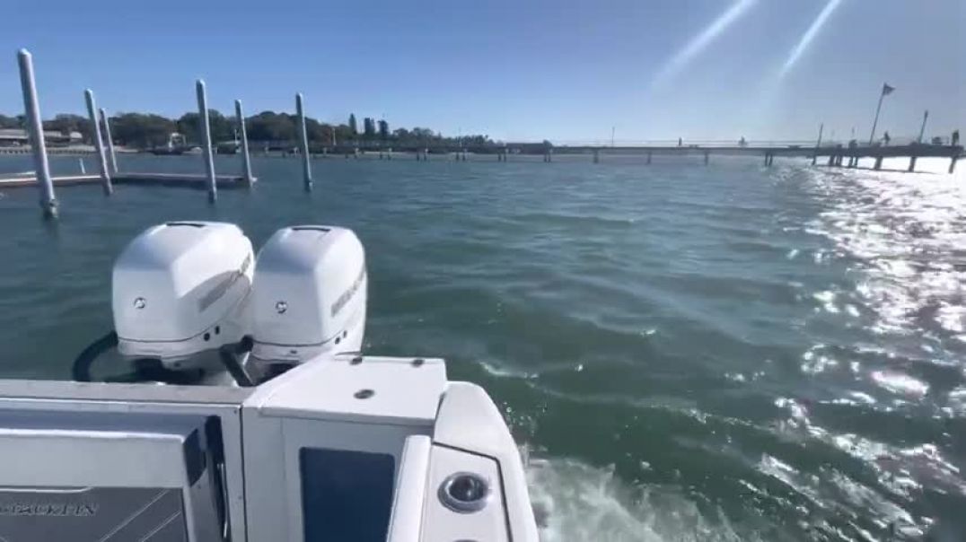 ⁣How to dock a twin outboard boat like a pro
