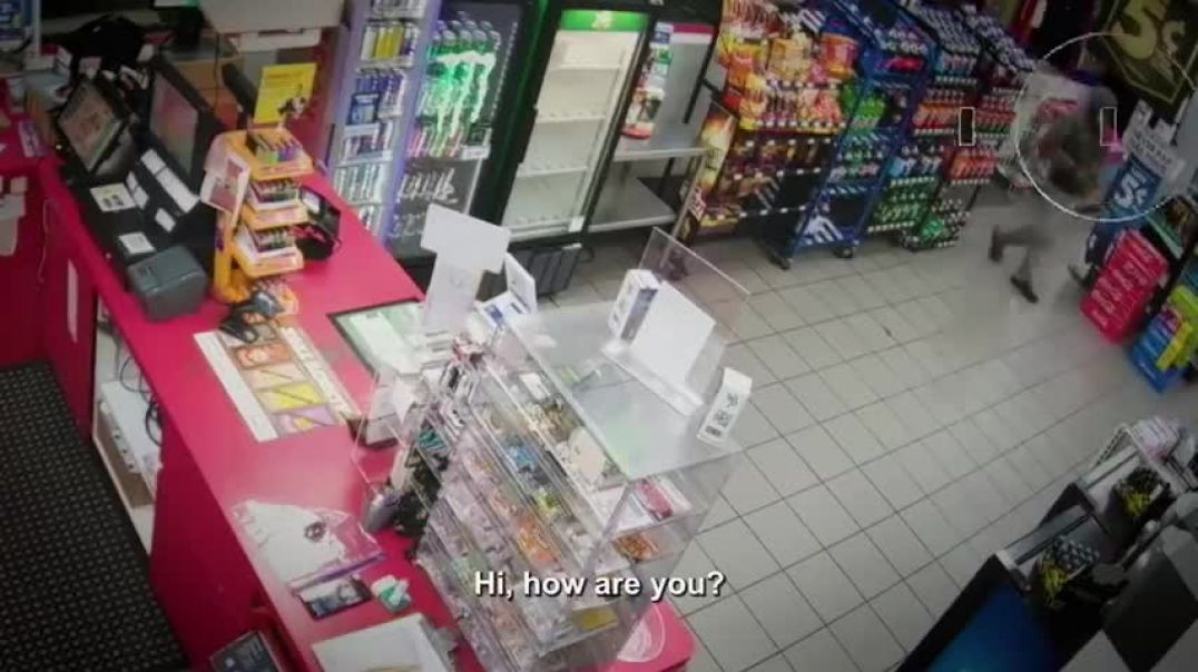 ⁣Gas Clerk Being Robbed at Gun Point Remains Calm | I Survived a Crime | A&E