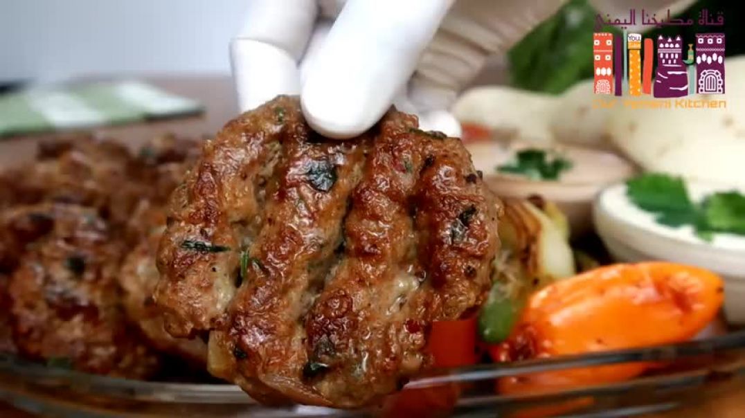 ⁣طبخ أسهل وأسرع وصفة كفته كباب بدون فرن مع الصوصات! kofta kebab has never been so easy and delicious