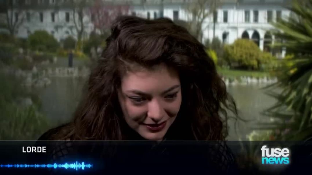 ⁣Lorde On Miley Cyrus Death Threats & Obsessing Over Royals