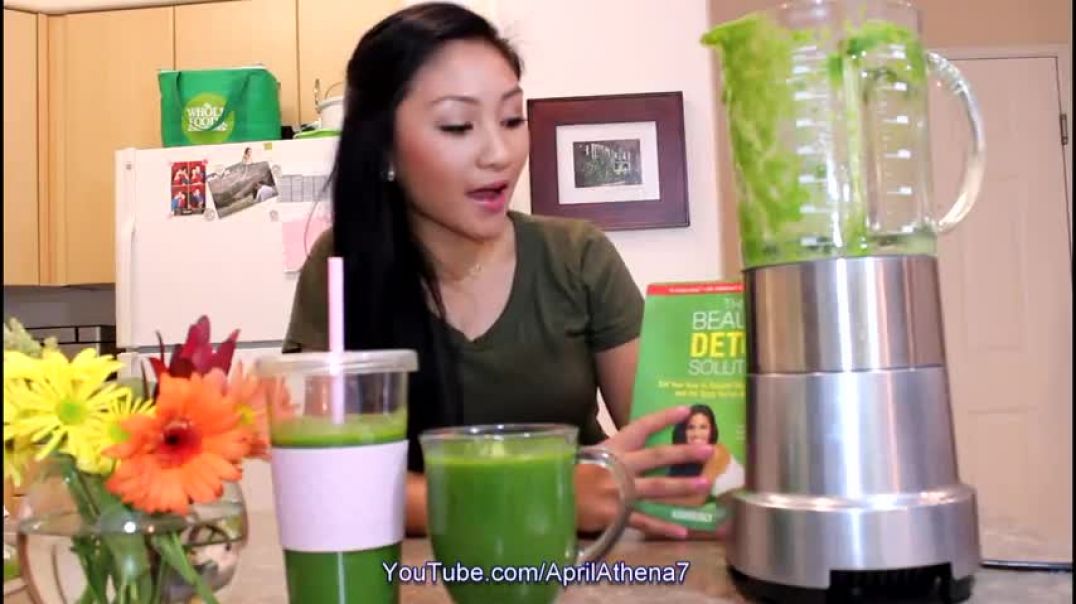 ⁣Glowing Green Smoothie for Glowing Clear Skin and Shiny Hair (Beauty Detox Solution)