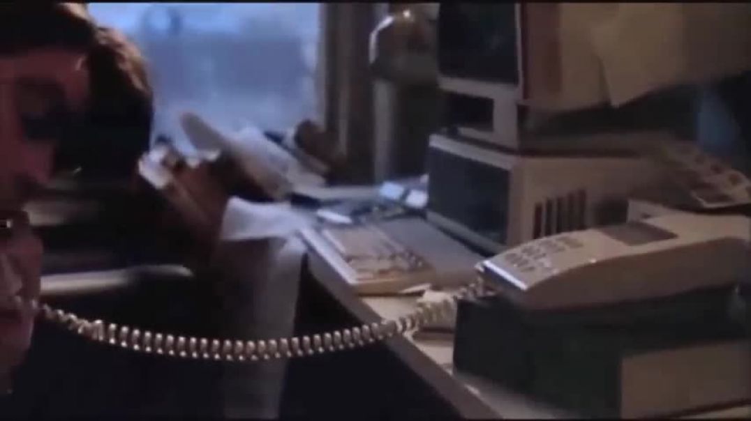 ⁣Wall Street (1987) - Wake up call (Drop it)