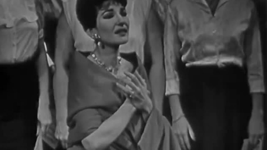 Maria Callas sings  Casta Diva  (Bellini Norma, Act 1)