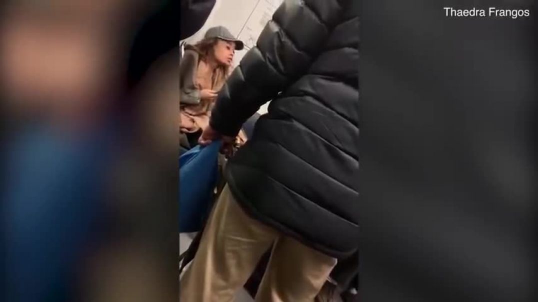⁣Femspreading passenger refuses to move her purse from a seat!!
