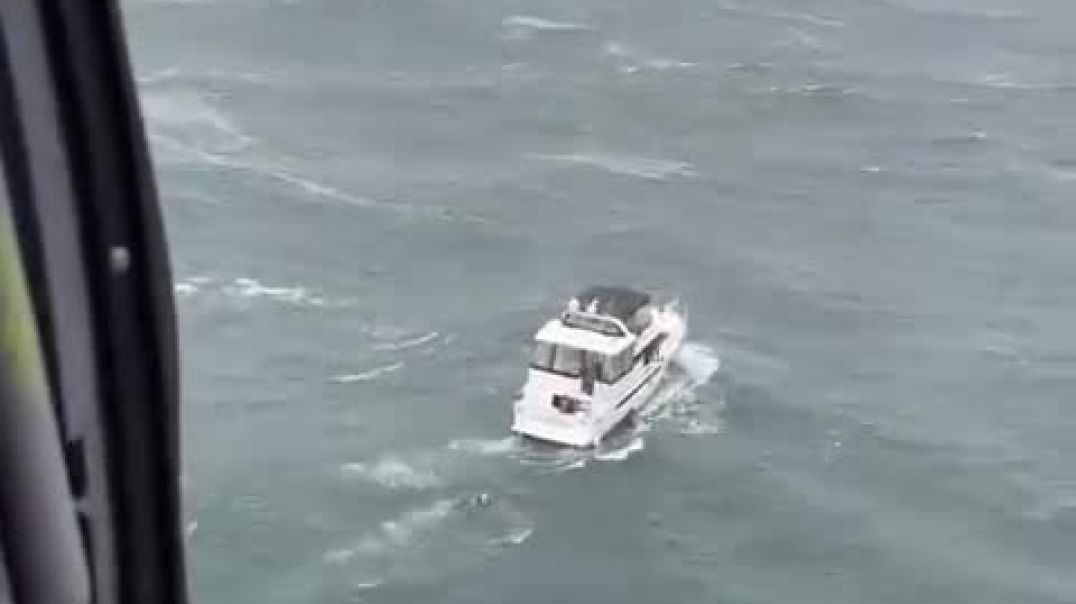 ⁣Massive wave wipes out boat during Coast Guard rescue