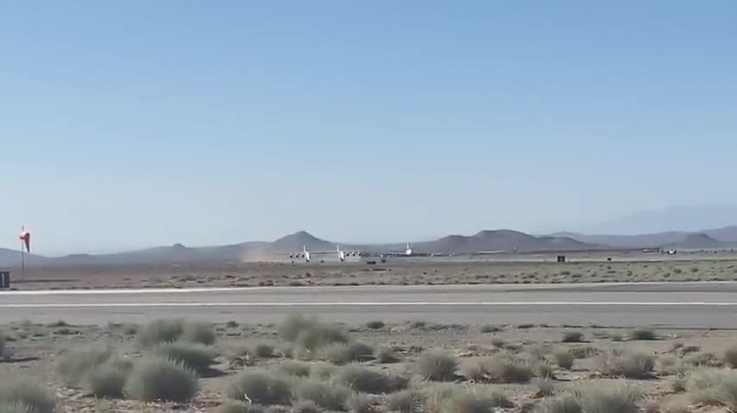⁣Watch Stratolaunch's massive Roc carrier aircraft take off & land