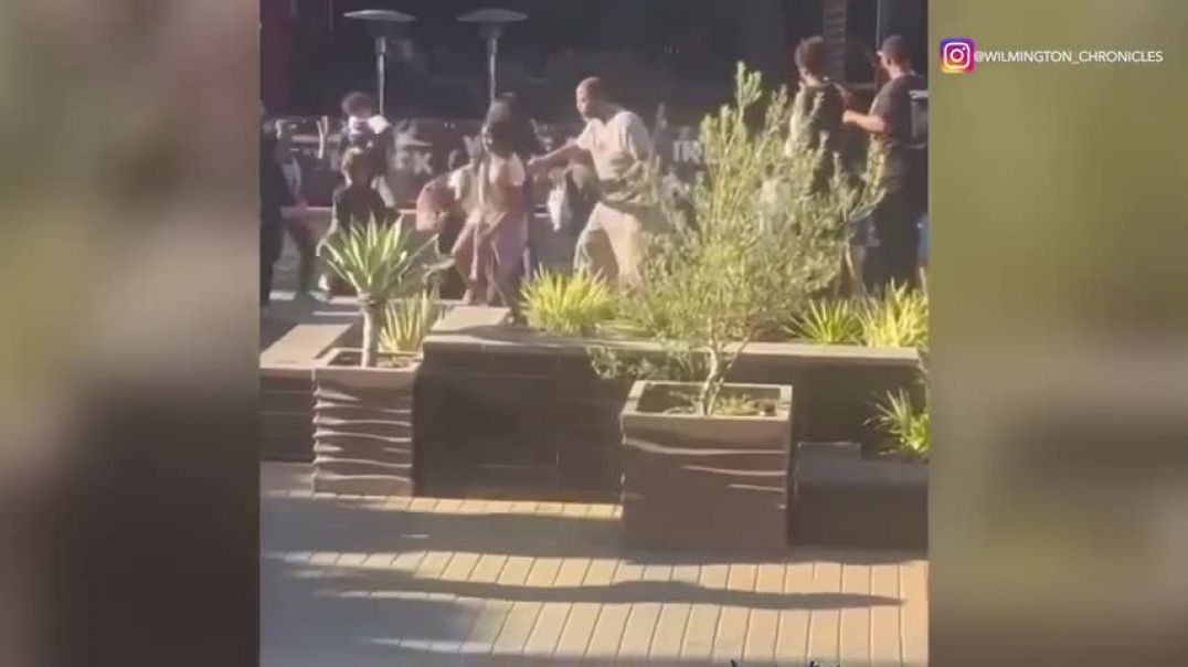 ⁣Video shows massive brawl at Torrance shopping mall