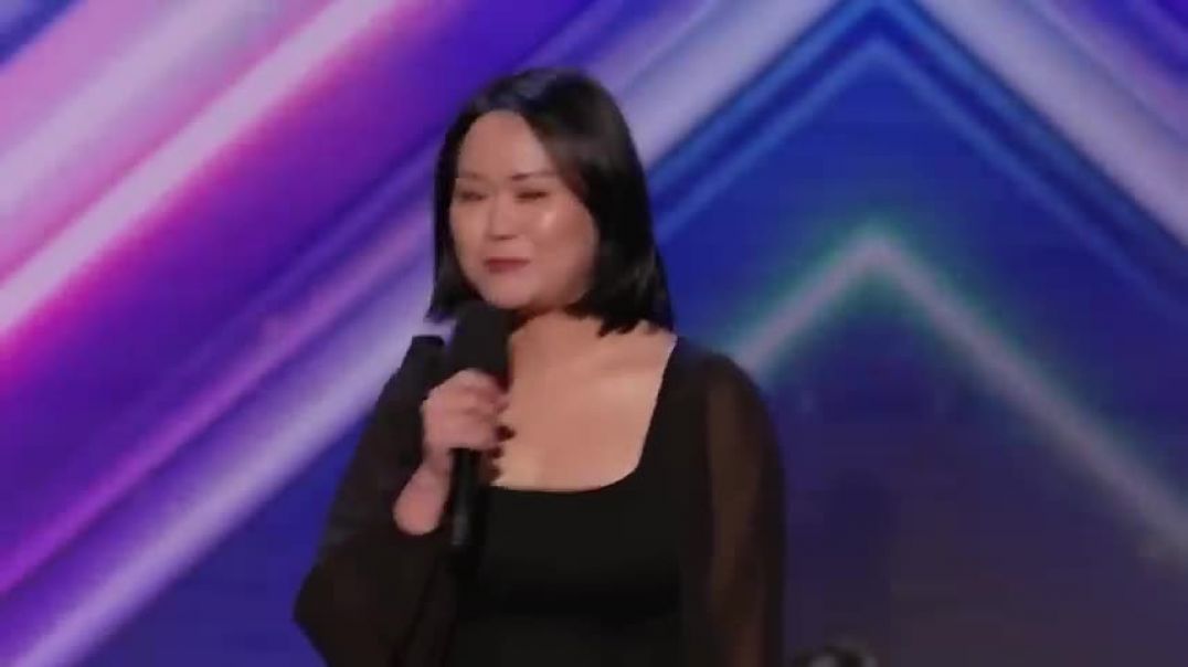 ⁣Comedian Has The Judges HOWLING With Laughter!!!   VIRAL FEED