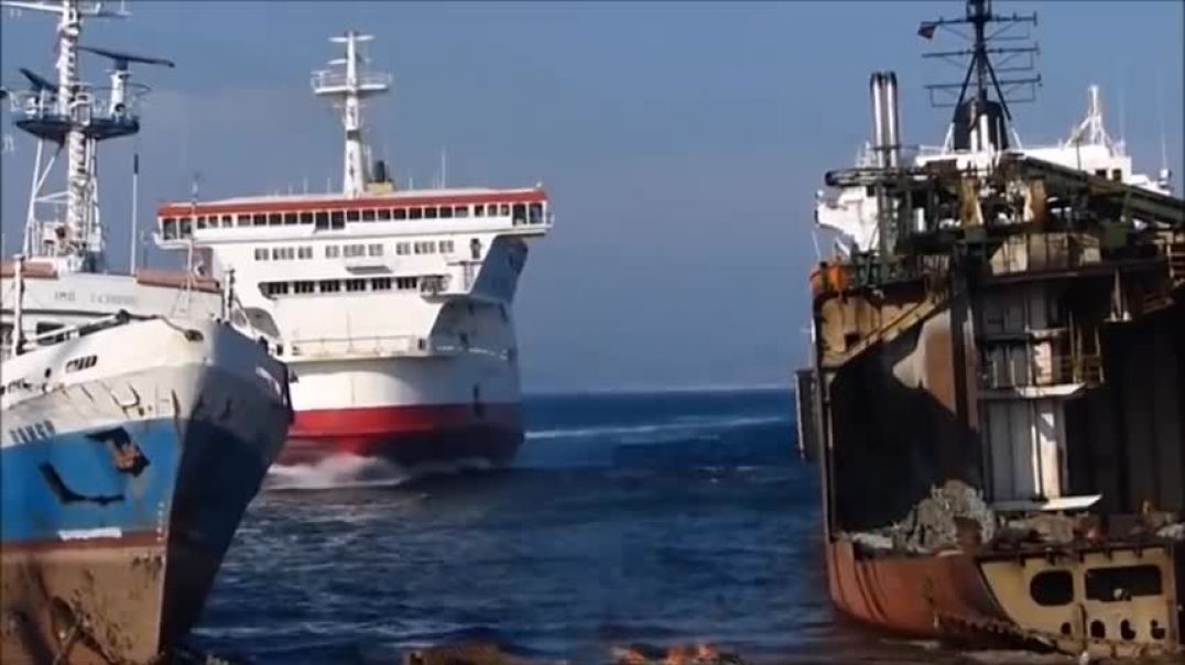 TOP 5 SHIPS CRASHING INTO SHORE