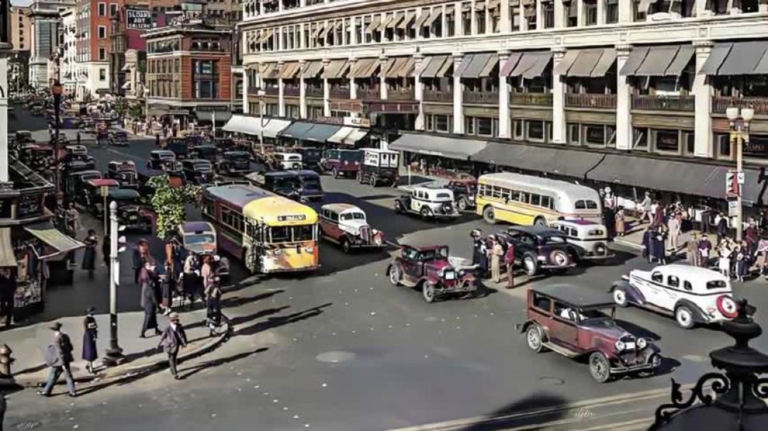 ⁣1930s USA - Fascinating Street Scenes of Vintage America [Colorized]
