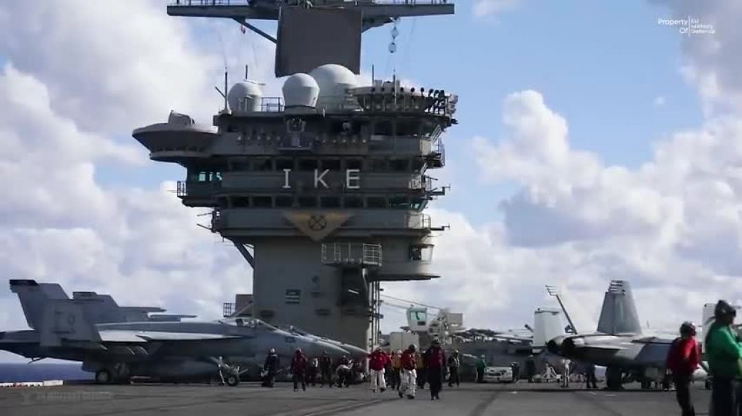 ⁣Rare moment!! USS Dwight D. Eisenhower Aircraft carrier reacted quickly in the levantine sea