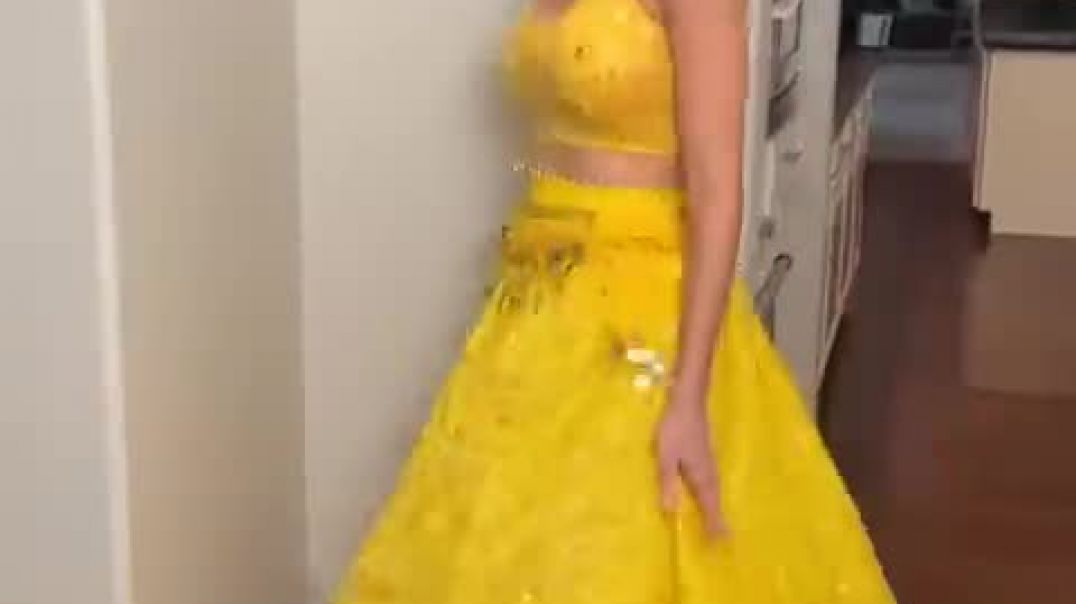 ⁣Real life transforming Cinderella dress!