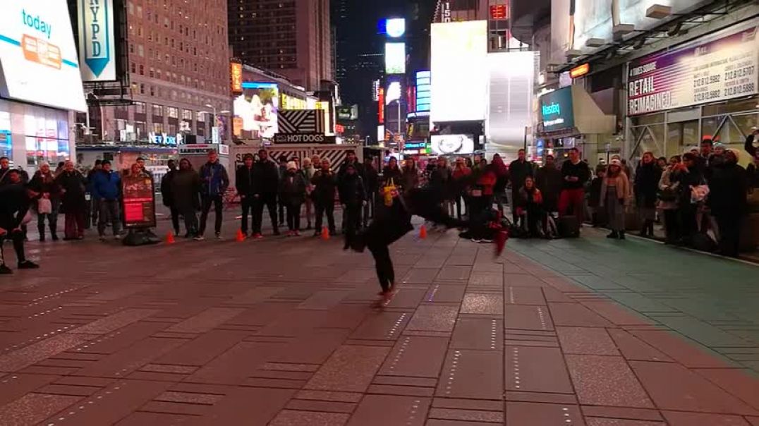⁣Amazing dance in Times Square NY