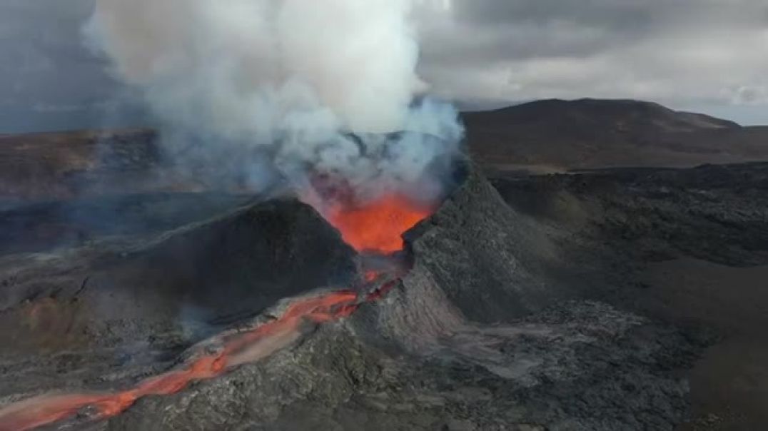 ⁣Emergency Unfolds Thousands Evacuated as Iceland Volcano Threatens Eruption!  #NewsNexus