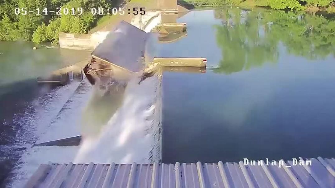 ⁣Video shows moment dam gate collapsed at Lake Dunlap