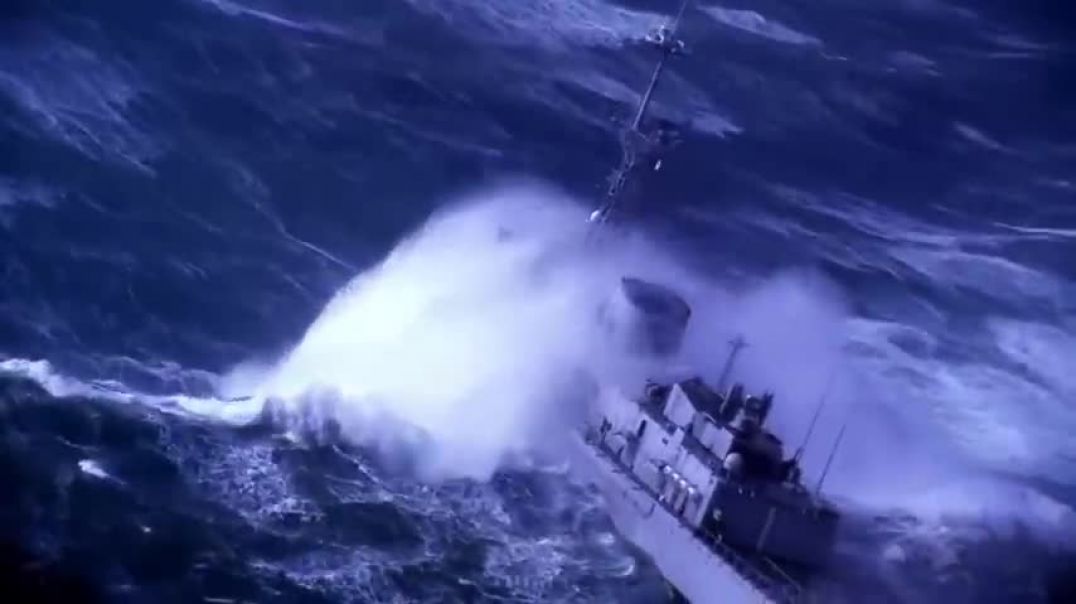 ⁣Why MONSTER WAVES Can’t Sink Large Ships During Storms