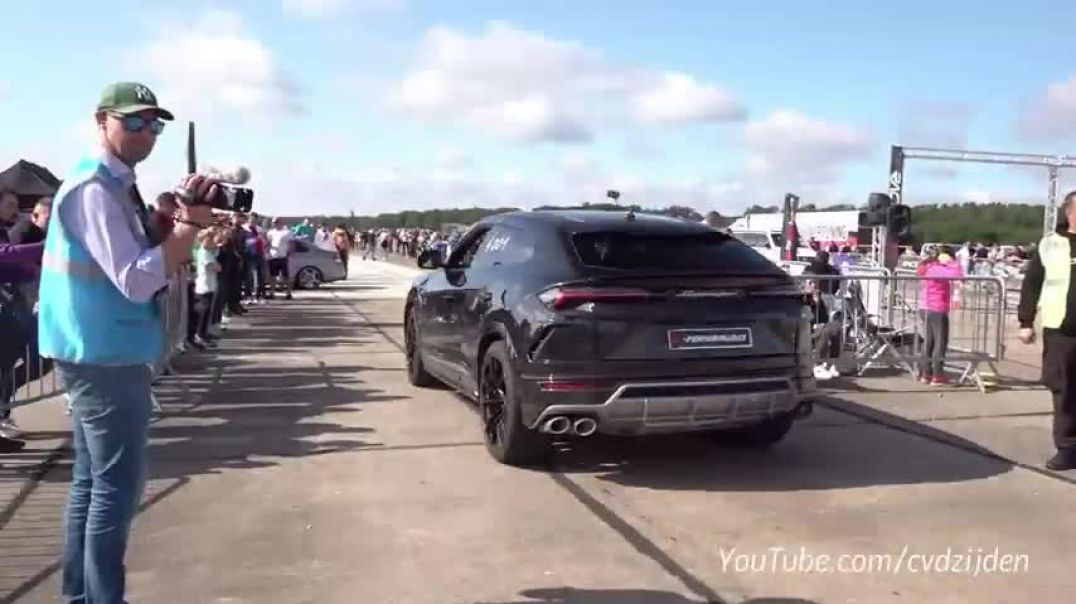 ⁣Lamborghini Urus vs Jeep Cherokee Trackhawk