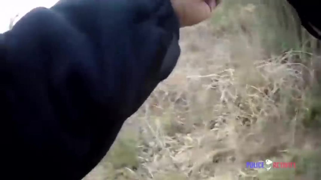 ⁣Bodycam Shows Moment Deputy Suffers Panic Attack While Armed