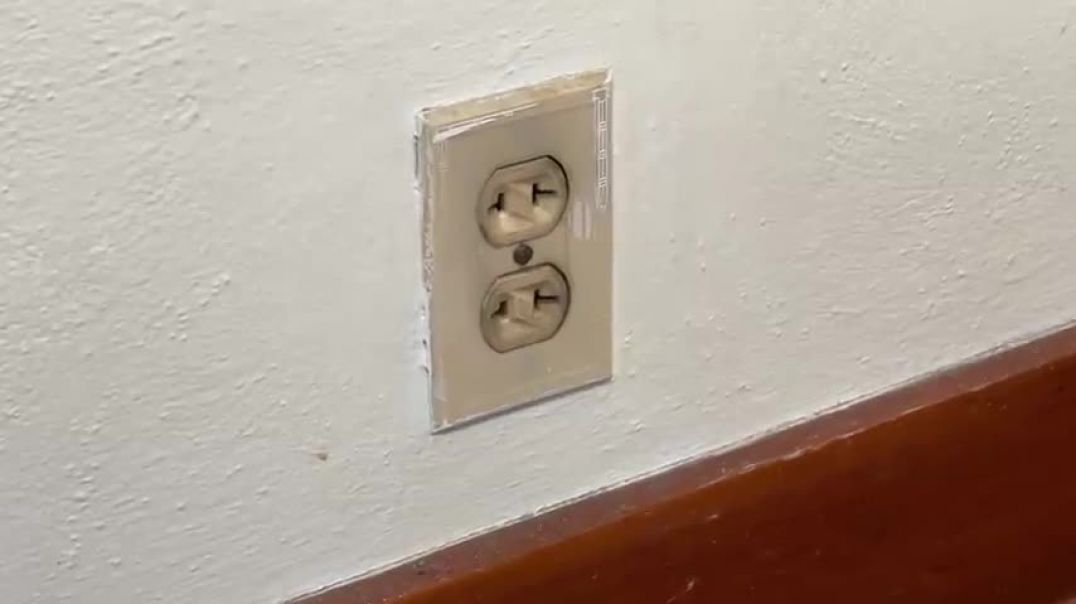⁣How To Replace An Old 2 Prong Outlet Using 3 Prong GFCI