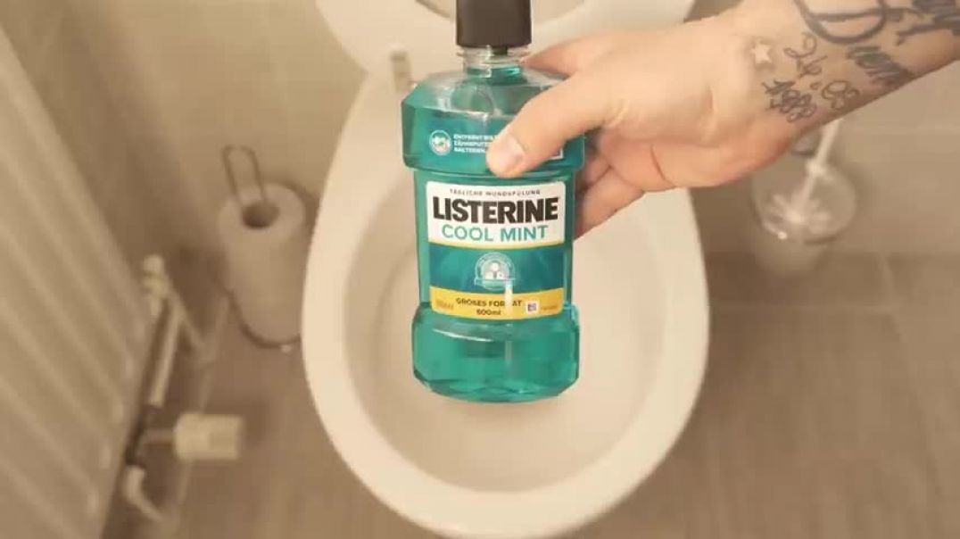 ⁣Put Mouthwash in your toilet and WATCH WHAT HAPPENS
