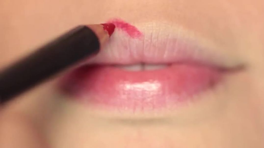 ⁣Hot Sexy Red Glitter Lips Makeup Tutorial