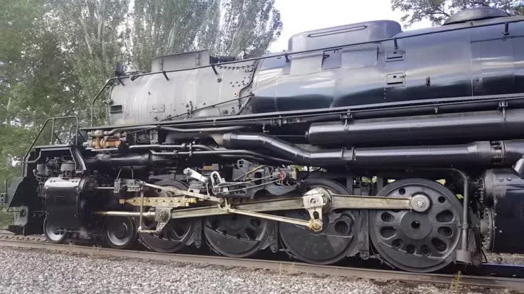 ⁣4014 Big Boy Train starting - steam locomotive