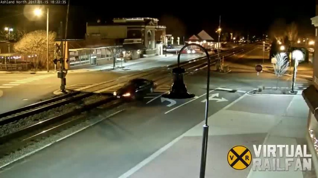 ⁣Train hits car in Ashland, VA (CSX)