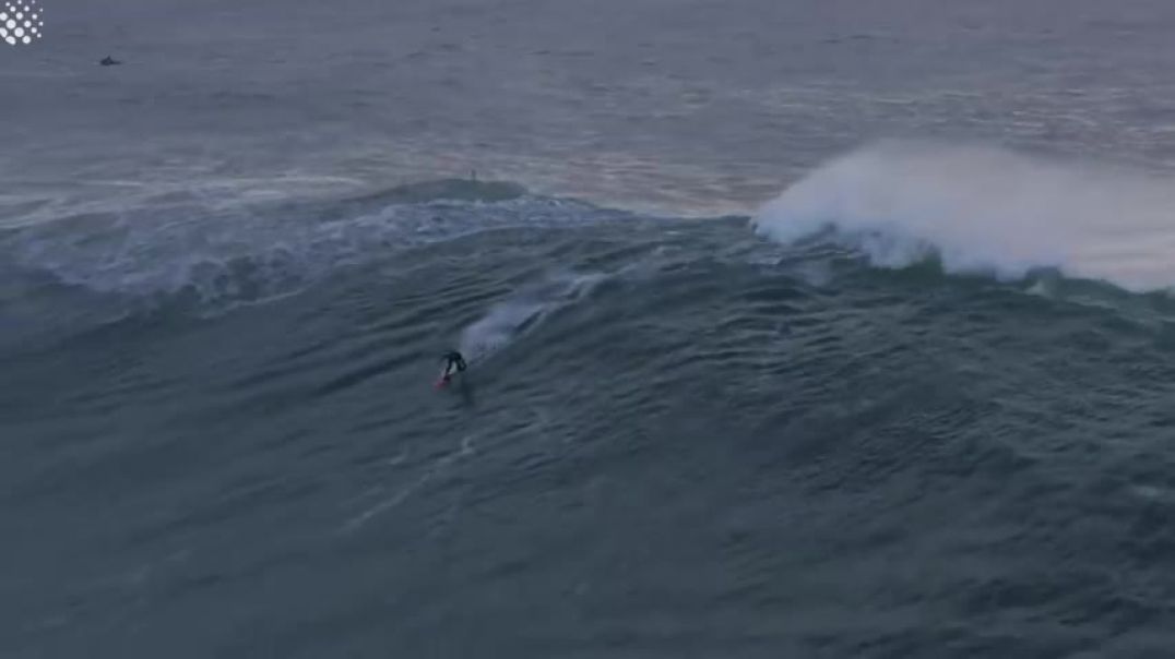 ⁣Jet ski driver completes incredible rescue of big wave surfer at Nazaré