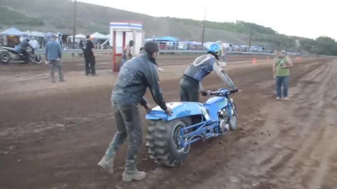 ⁣Top Fuel Motorcycle Dirt Drag Racing