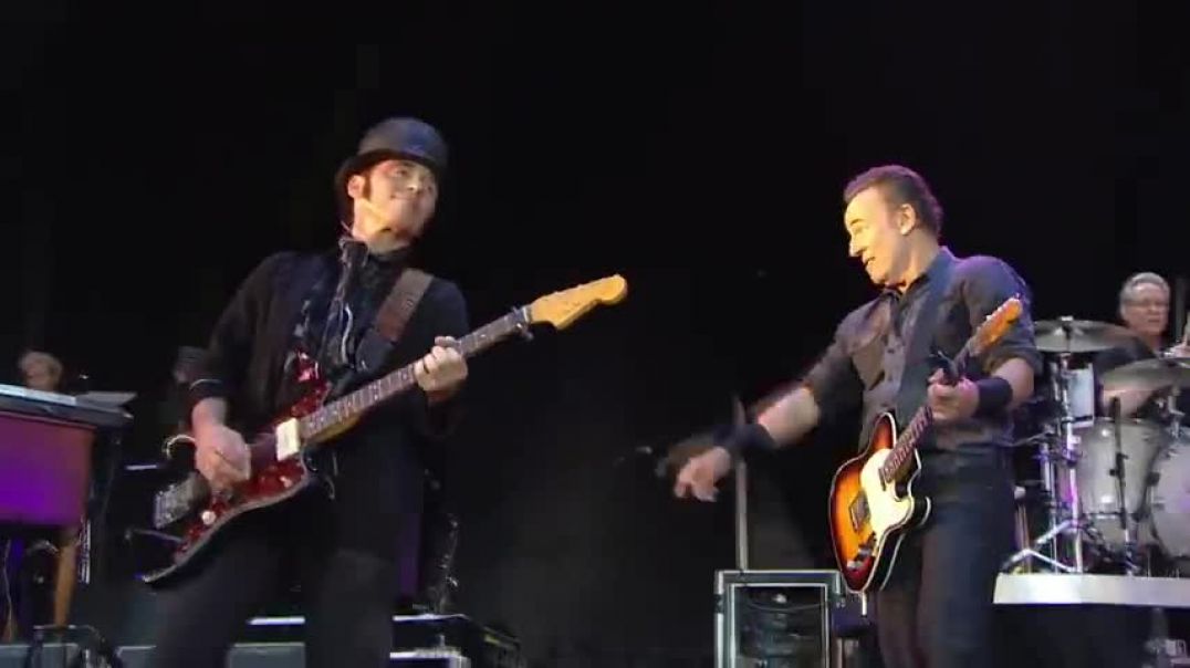 ⁣Bruce Springsteen - Dancing In the Dark (from Born In The U.S.A. Live: London 2013)