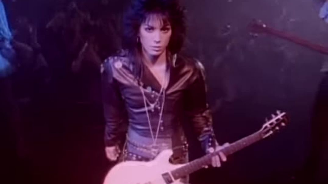 Joan Jett, the Blackhearts - I Hate Myself for Loving You (Official Video)
