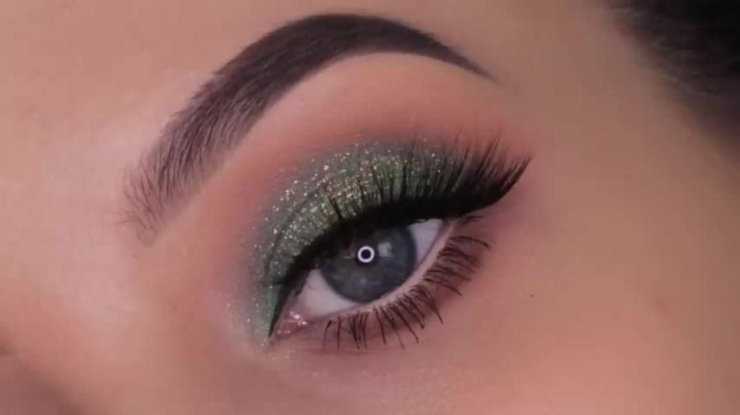 ⁣5 MINUTE Easy Soft Sparkly Green Eye Look for Everyday Wear